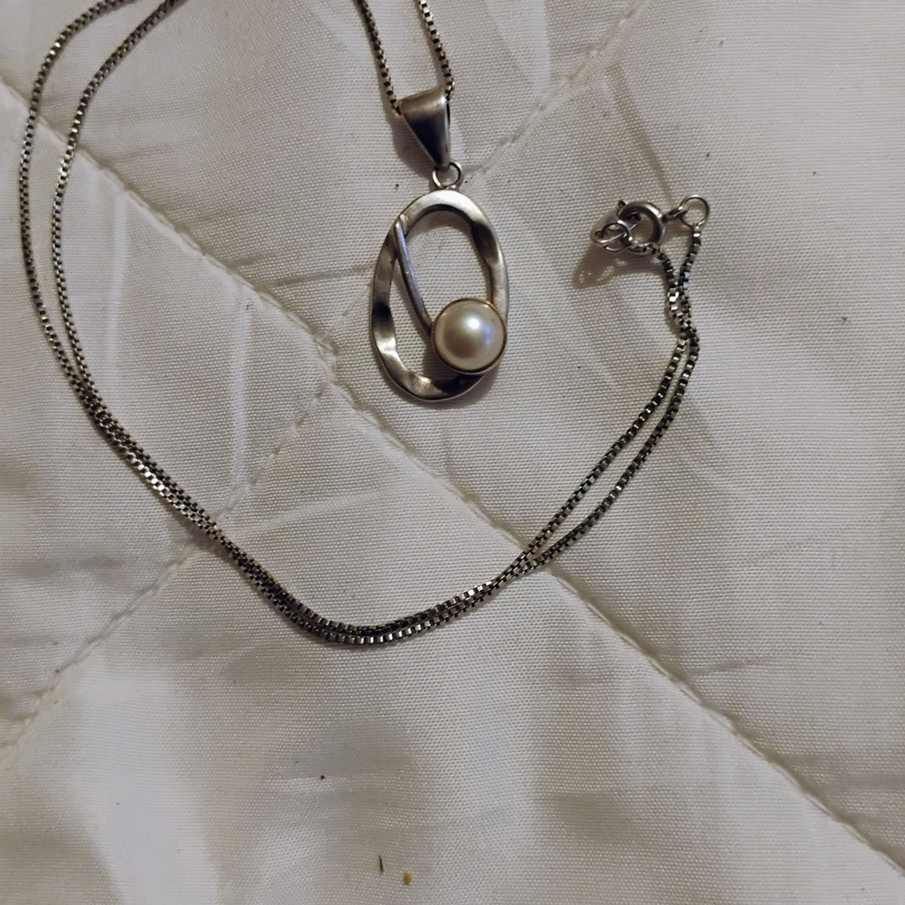 Elegant Silver Pearl Pendant Necklace